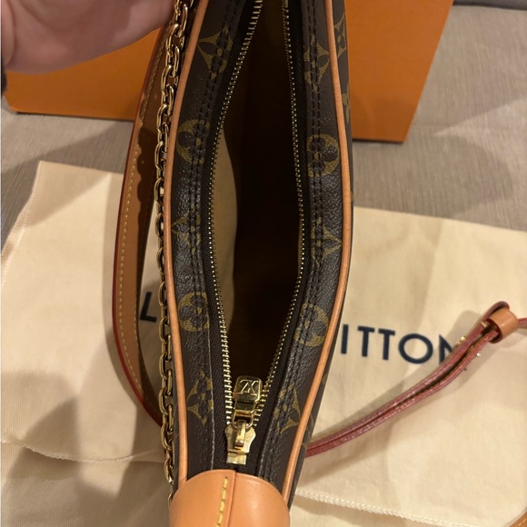 Authentic Louis Vuitton Monogram Loop Hobo Crossbody Chain Bag - Picture 13 of 14